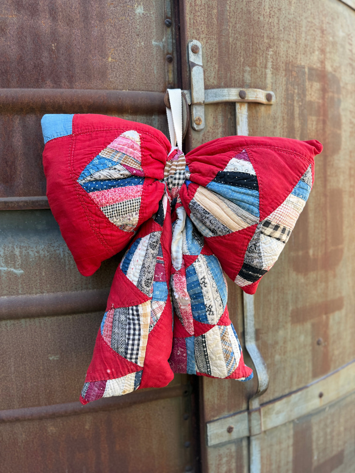 Bow Door Hanger Auction